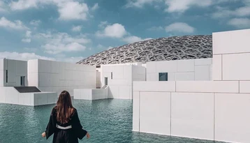 Louvre Abu Dhabi included in a private Abu Dhabi city tour