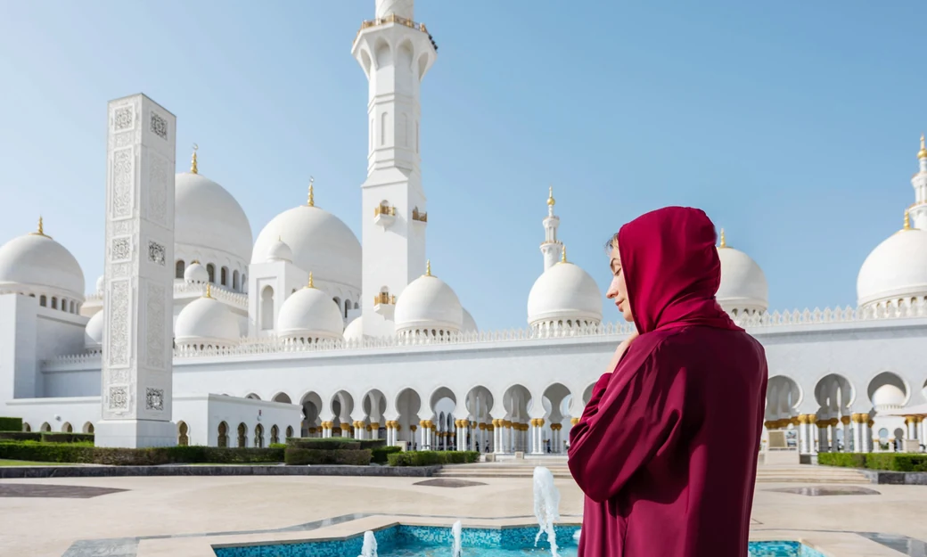 Visitor at Sheikh Zayed Grand Mosque during a private Abu Dhabi half-day city tour