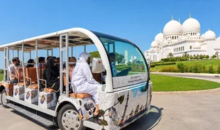 Private Dubai to Abu Dhabi day trip arriving at Sheikh Zayed Grand Mosque