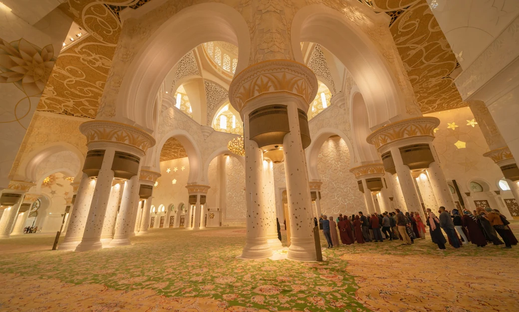 Interior arches and columns inside Sheikh Zayed Grand Mosque