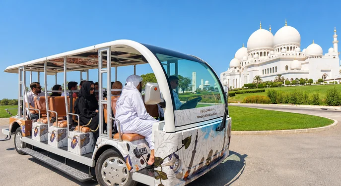 Visitors arriving at Sheikh Zayed Grand Mosque during a private Dubai to Abu Dhabi day trip