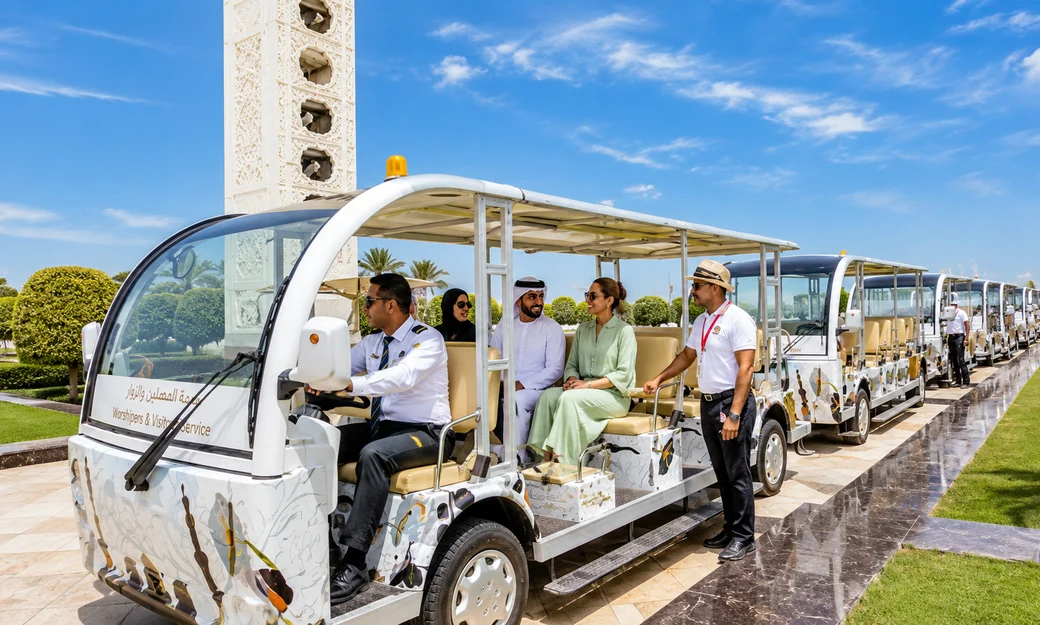 Sheikh Zayed Grand Mosque visitor shuttle with guide in Abu Dhabi