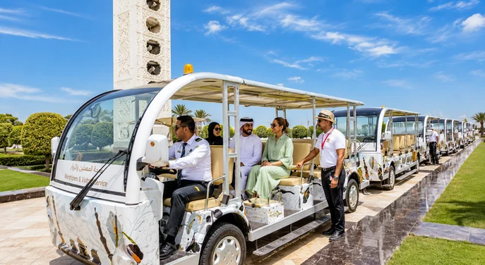Sheikh Zayed Grand Mosque visitor shuttle with guide in Abu Dhabi