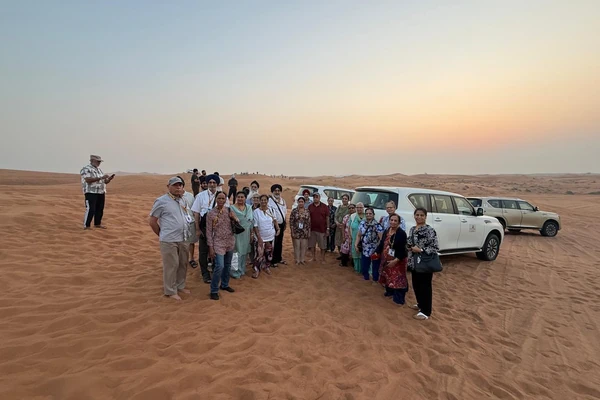 Group of guests on an Abu Dhabi desert tour