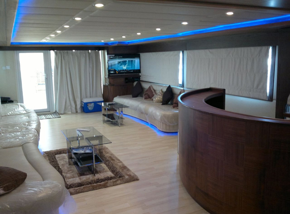 85 ft yacht saloon interior for Abu Dhabi charter guests
