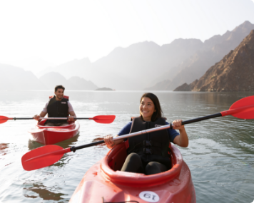 Illustration of a person kayaking, used with Abu Dhabi kayaking safety tips